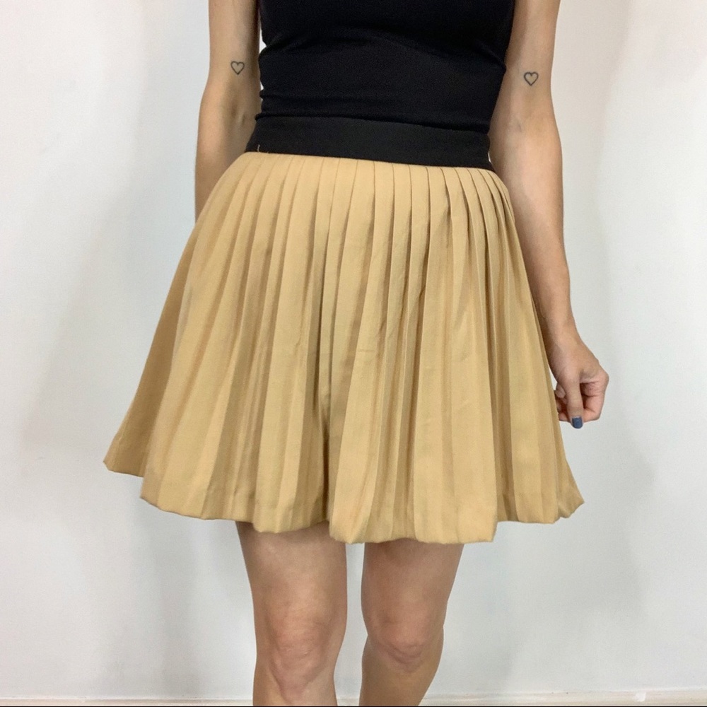 NWT THE CUE gold mini skirt pleated 1798